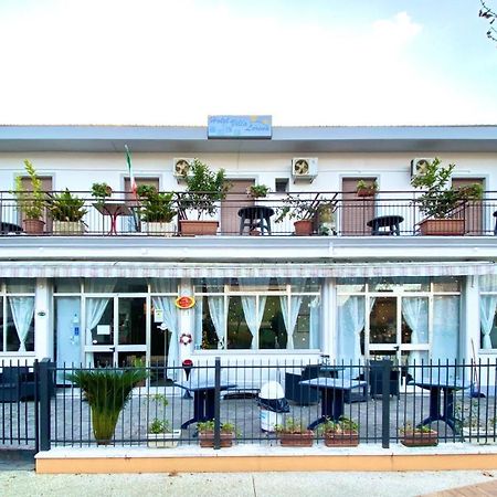 Hotel Villa Lorena Римини Экстерьер фото
