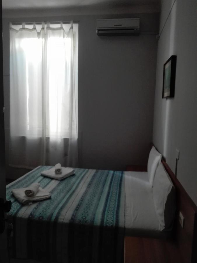 Hotel Villa Lorena Римини Экстерьер фото