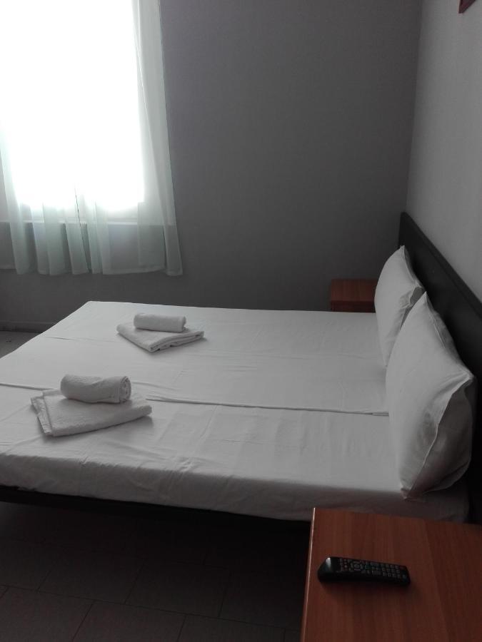 Hotel Villa Lorena Римини Экстерьер фото