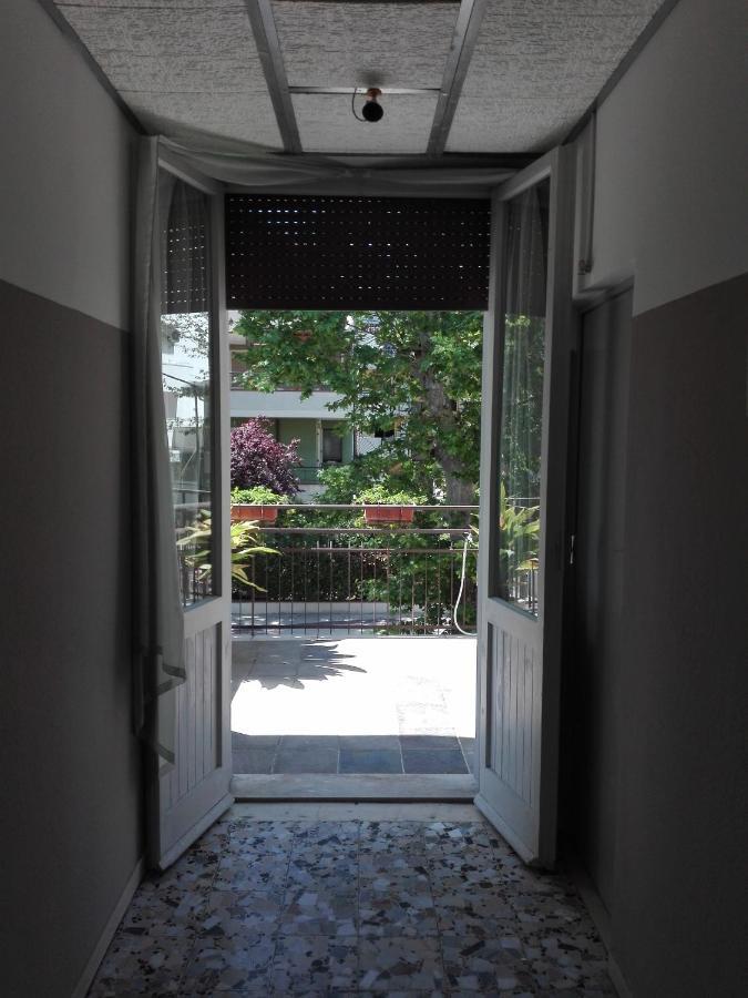 Hotel Villa Lorena Римини Экстерьер фото
