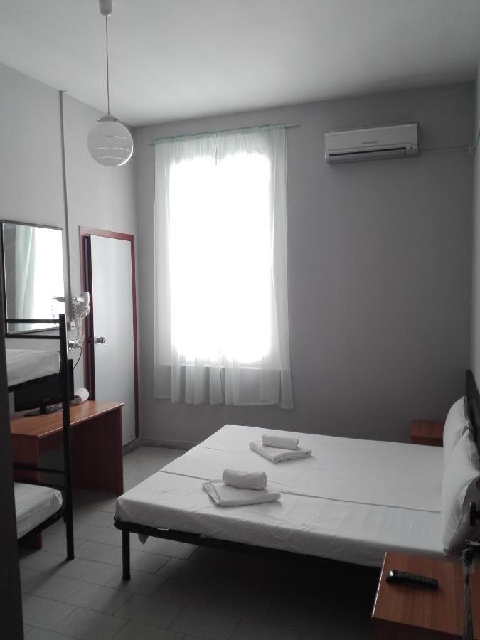 Hotel Villa Lorena Римини Экстерьер фото