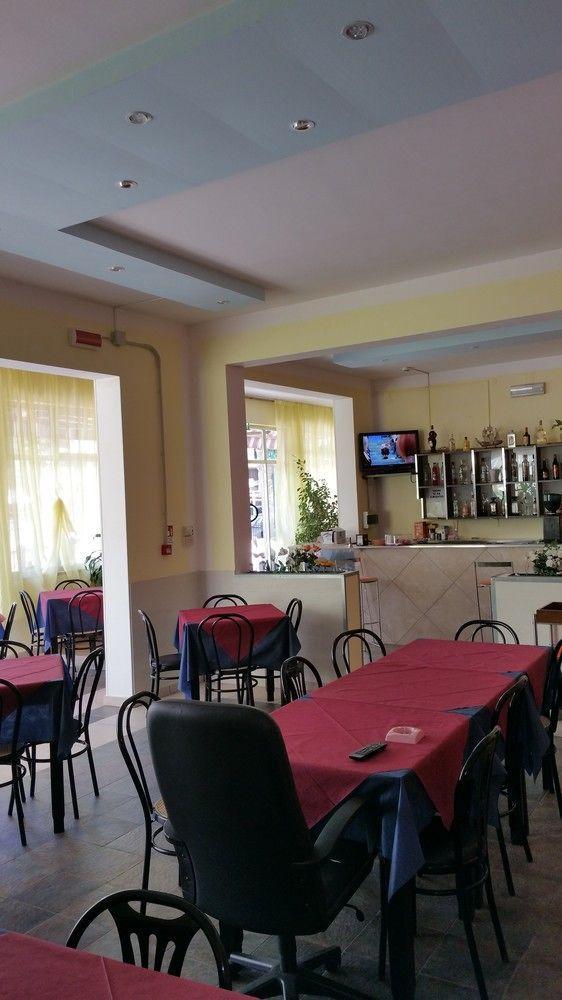 Hotel Villa Lorena Римини Экстерьер фото