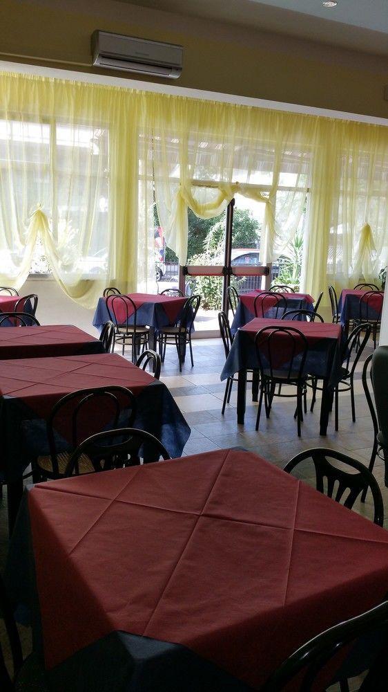 Hotel Villa Lorena Римини Экстерьер фото