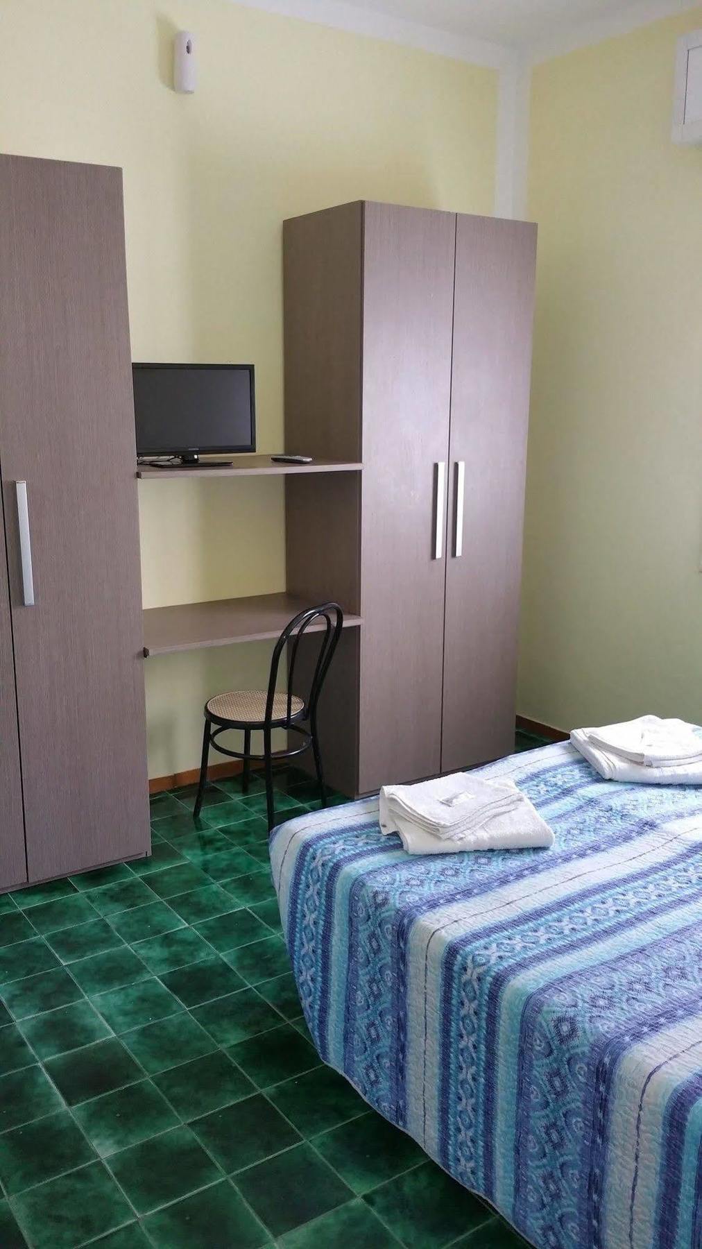 Hotel Villa Lorena Римини Экстерьер фото