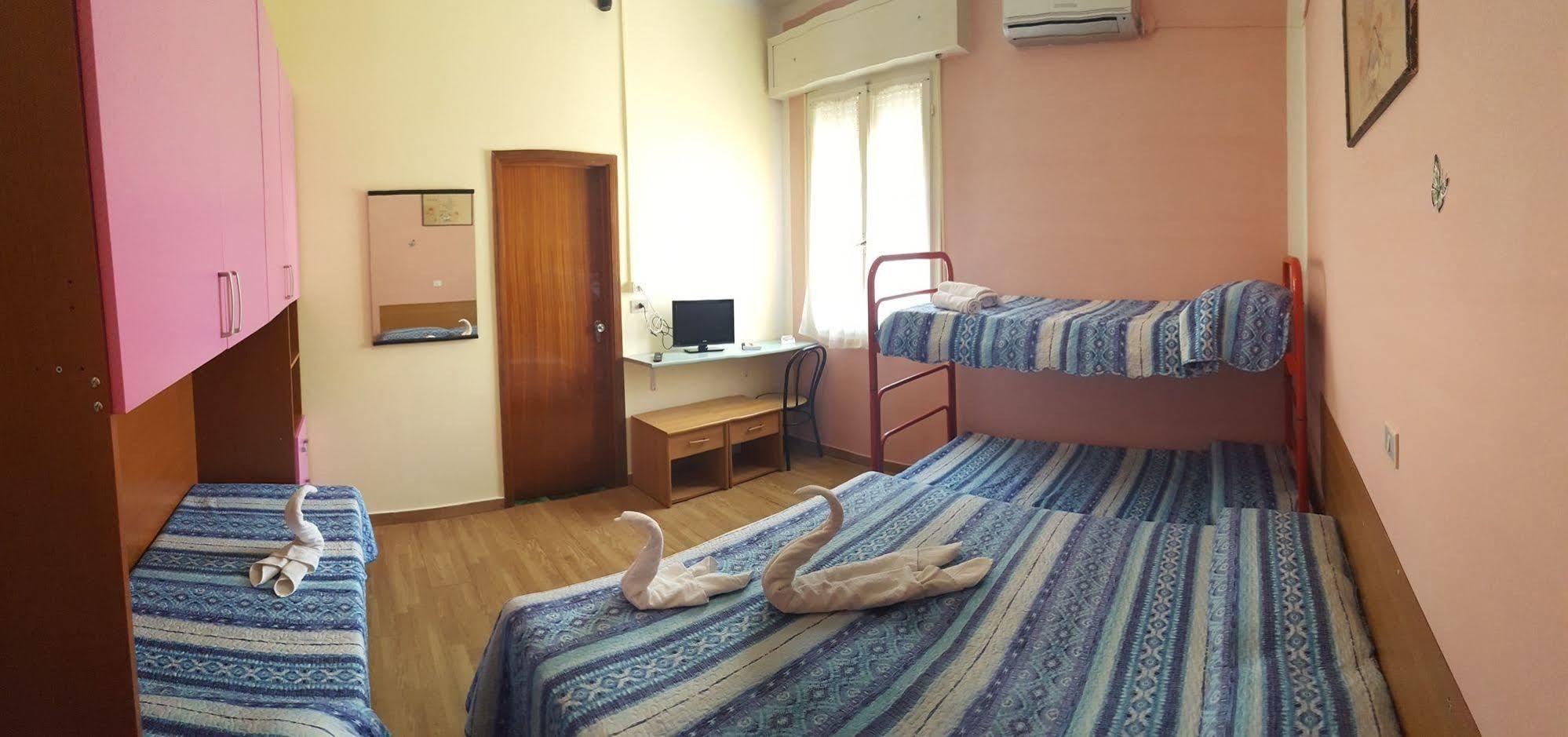 Hotel Villa Lorena Римини Экстерьер фото