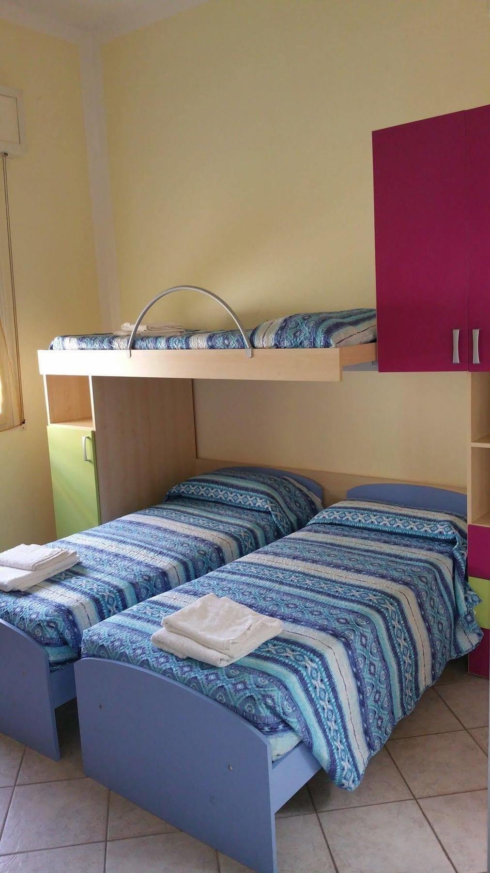 Hotel Villa Lorena Римини Экстерьер фото