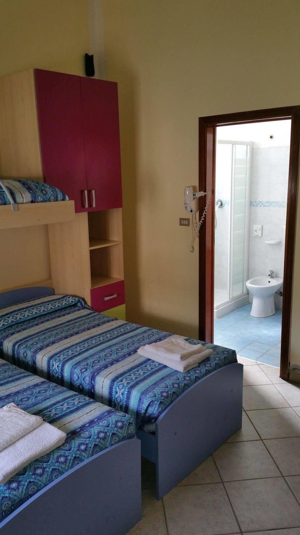 Hotel Villa Lorena Римини Экстерьер фото