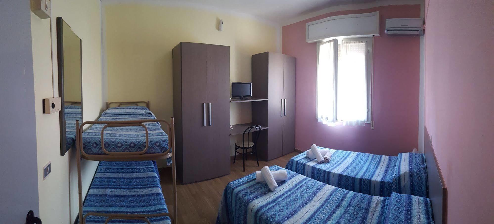 Hotel Villa Lorena Римини Экстерьер фото