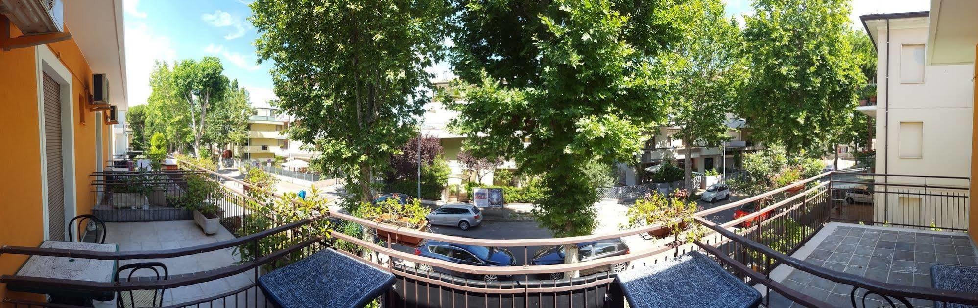 Hotel Villa Lorena Римини Экстерьер фото